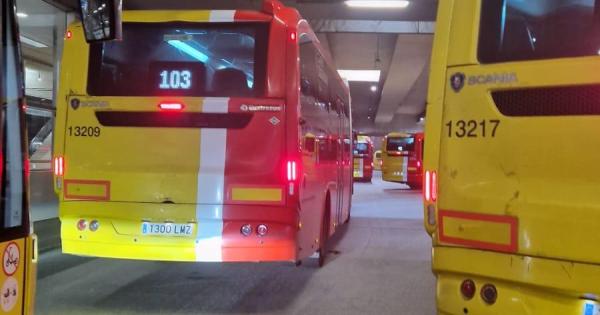Caos en la Intermodal tras la avería de un autobús en plena rampa: «Estamos todos tragando humo»