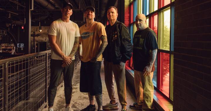 Listen to New Found Glory’s “west coast punk style”…