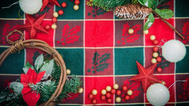 Las tendencias de manteles navideños 2025 apuestan por diseño, brillo y naturaleza