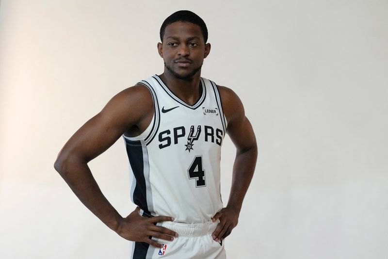 Spurs PG De'Aaron Fox (hamstring) to make season debut Saturday