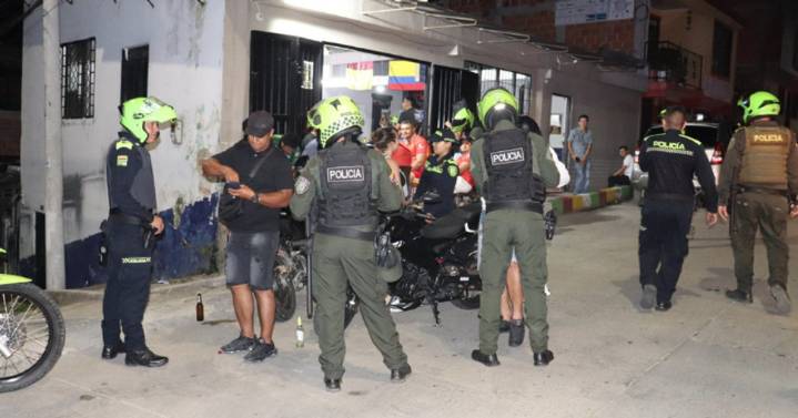 Operativos del fin de semana dejan cierre de locales e incautación de armas blancas