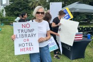 Protestan en Miami contra la futura biblioteca de Trump durante su visita a la ciudad