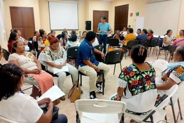 Parteras mayas de Yucatán reciben capacitación sobre ginecología y el cáncer