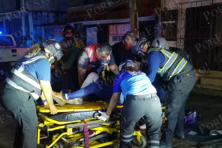 Pareja derrapa en moto en Ciudad del Carmen: mujer termina con posible fractura