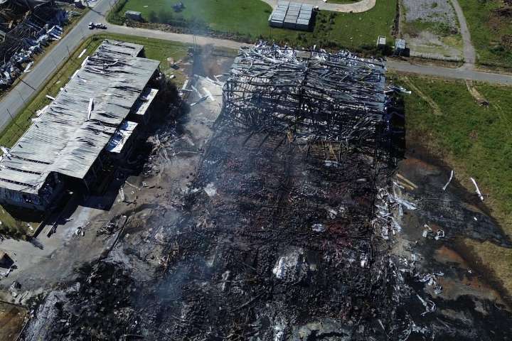 Explosión en Ezeiza.  Sospechan que un barril de fósforo roto podría haber desencadenado el siniestro del parque industrial