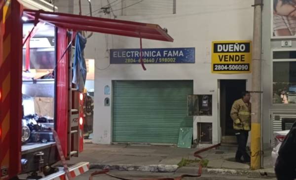 Incendio de un local de electrónica en pleno centro