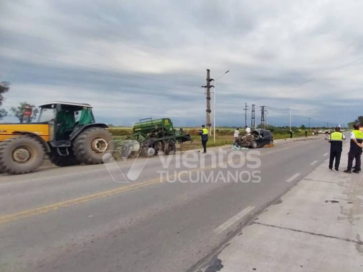 Madrugada fatal en el sur tucumano, tras el choque entre un auto y un tractor
