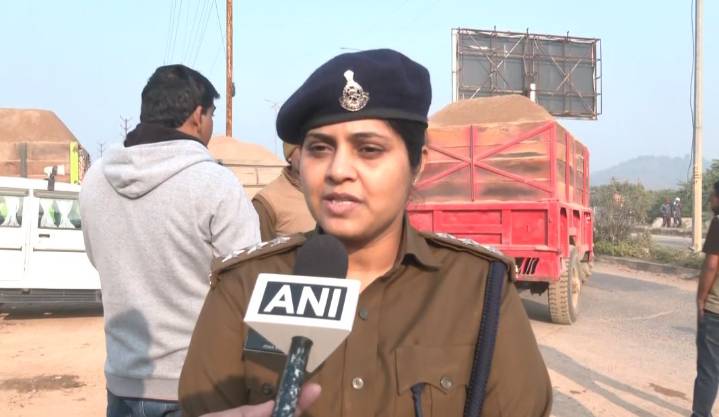 At least five people lost their lives early Sunday morning when a car collided with a tractor near Malwa College in Maharajpura, Gwalior, police said.