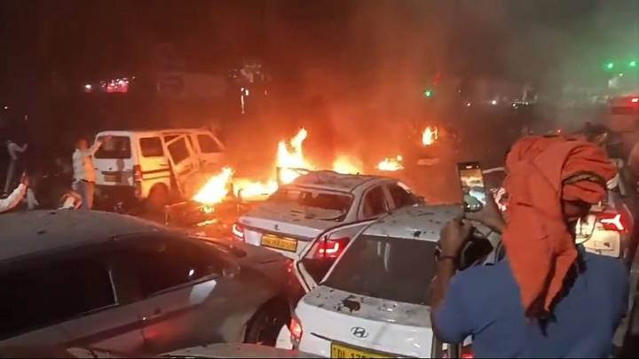 Blast at Red Fort Metro Station Gate No. 1: Eight Killed, Dozens Injured