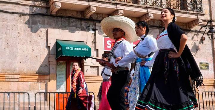 Saldo blanco en los desfiles por la Revolución Mexicana en Michoacán