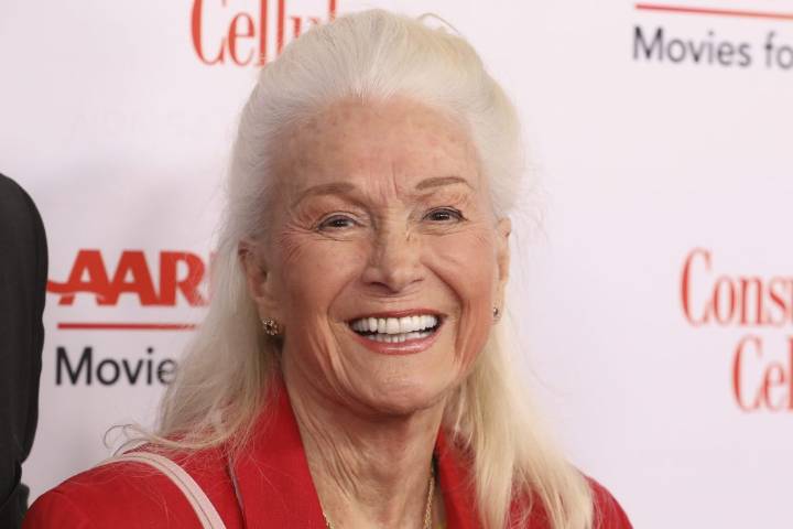 Diane Ladd, Oscar nominee and mother of Laura Dern, dies at 89