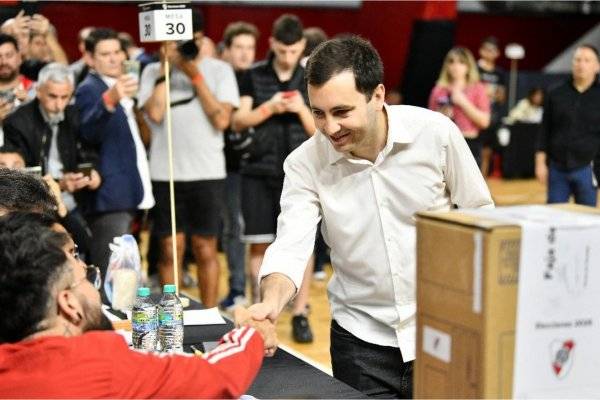 Quién es Stefano Di Carlo, el sucesor de Brito que arrasó en River y buscará techar el Monumental