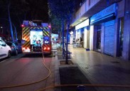 Varios heridos graves y treinta vecinos evacuados tras el incendio en un piso