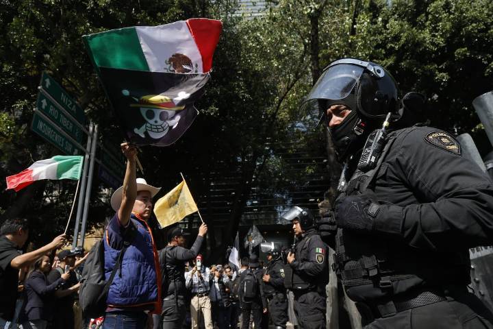 Fracasa la segunda marcha contra Sheinbaum por una baja afluencia y una fuerte presencia policial