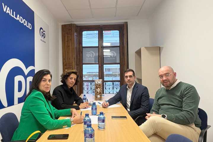 El PP de Valladolid escucha las reivindicaciones de los usuarios de la Alta Velocidad Ferroviaria