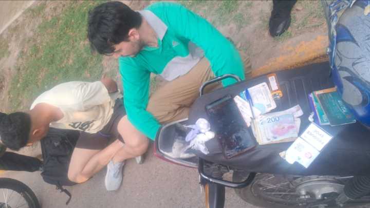 En un operativo cayó con 22 envoltorios de cocaína