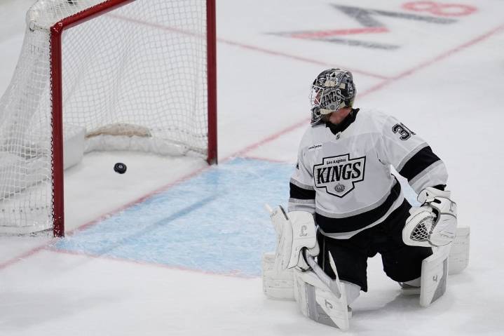 Kurashev scores only goal of shootout, Sharks beat the Kings 4