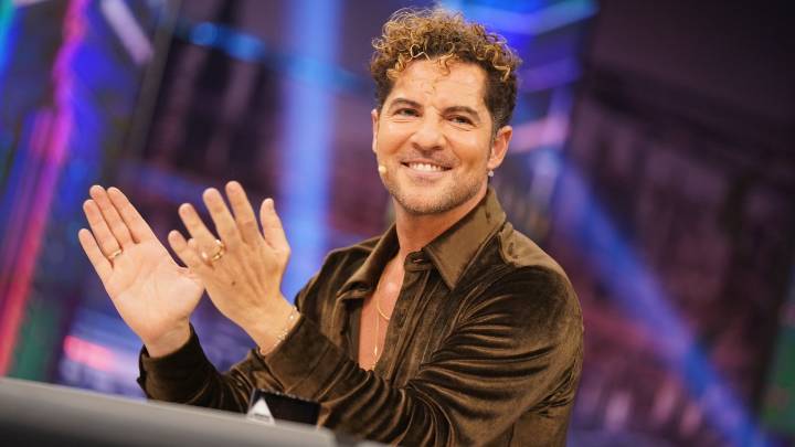 David Bisbal invade con el espíritu de la Navidad el plató de 'El Hormiguero'