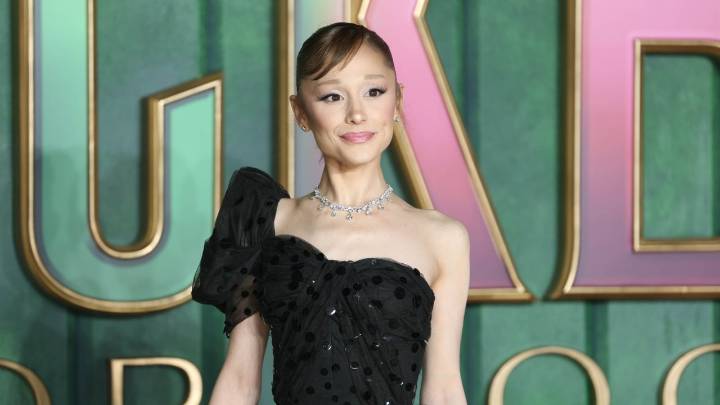 Susto en la premiere de ‘Wicked’: fan se abalanzó sobre Ariana Grande en plena alfombra roja