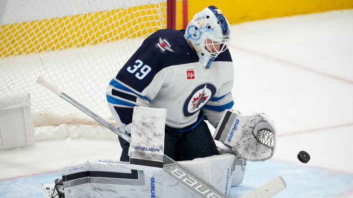 Blackhawks allowing teams to speak to Laurent Brossoit