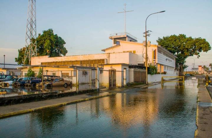 La Alameda sigue inundada a pesar de las bombas de achique