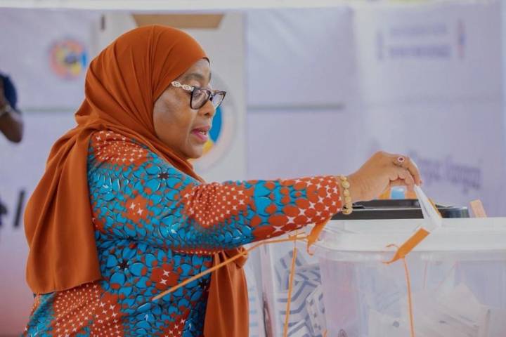 La presidenta de Tanzania gana elecciones disputadas con el 97% de los votos, según datos oficiales