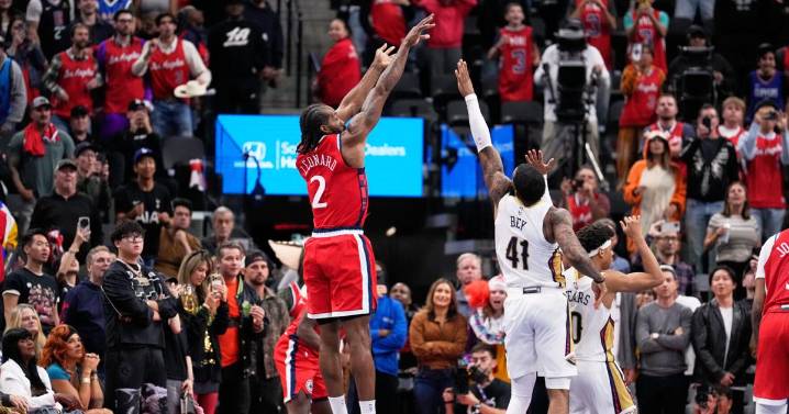 Kawhi Leonard wins it at buzzer, Clippers hold off hot