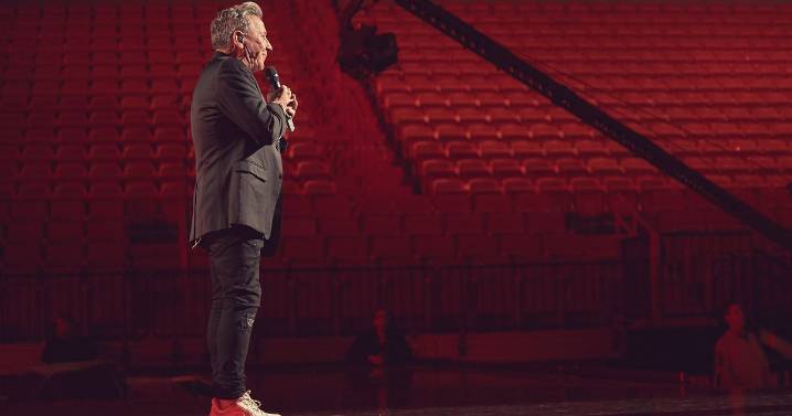 Ricardo Montaner vuelve a cantarle al amor en El último regreso