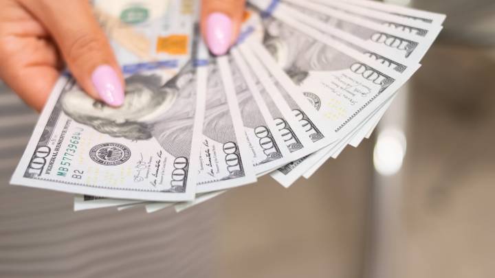 Dólar inicia la semana a la baja en la mañana del 18 de noviembre de 2025