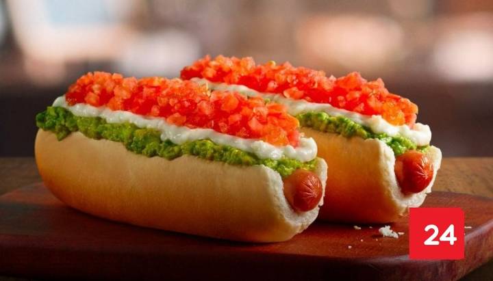 Así es el nuevo completo XXL de Talca: Pesa casi 2 kilos y lleva 8 salchichas