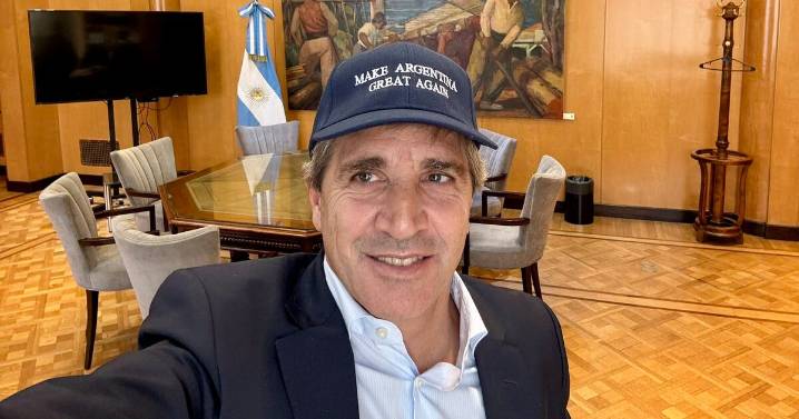 Ministro argentino Luis Caputo celebra paso de Kast a segunda vuelta: “Que Chile vuelva a ser un faro de libertad”