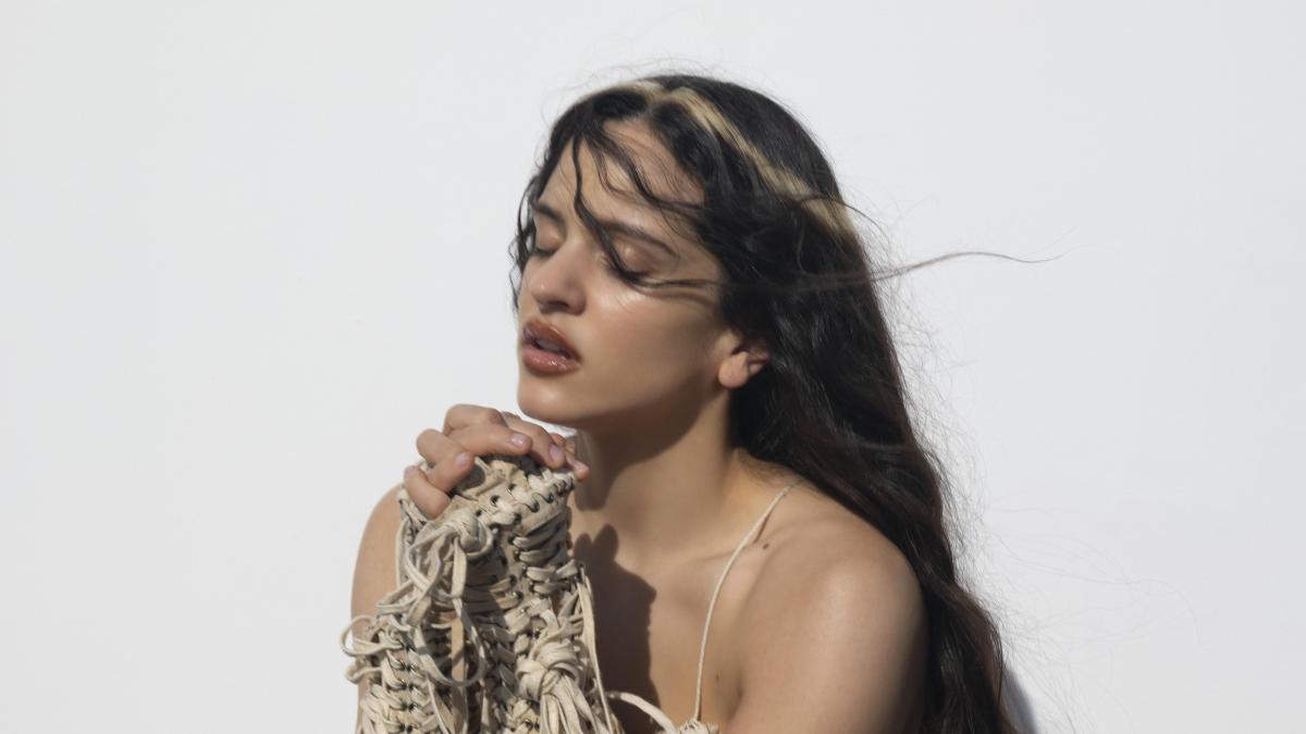 Crítica de ‘Lux’, la Rosalía más angelical y más arriesgada (★★★★✩)