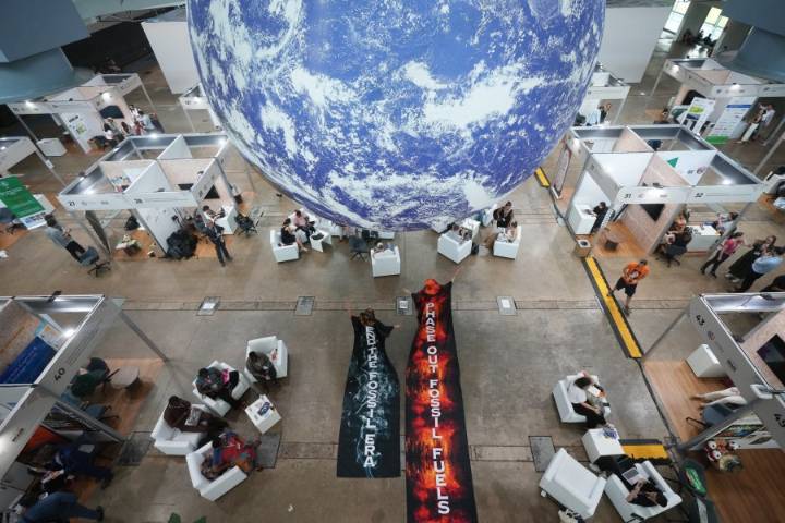 Fire disrupts UN climate talks just as negotiators reach critical final days