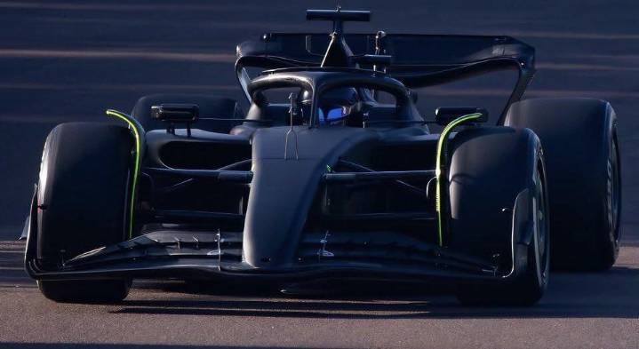 Checo Pérez vuelve a las pistas con pruebas en Imola al mando de un Ferrari