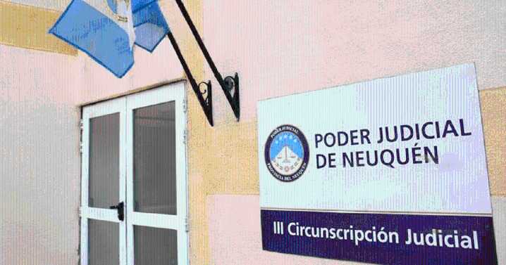 Acusan a un hombre de arrojar su camioneta y matar a su pareja cerca de Zapala