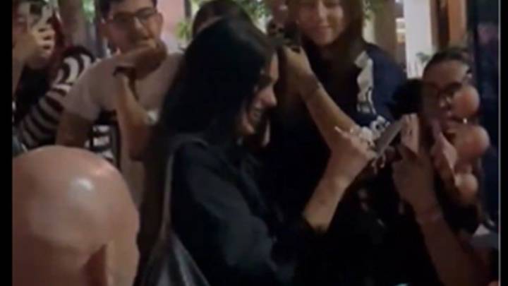 Dua Lipa se reunió con sus fans y volvió a cantar "De música ligera"