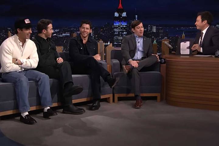Real Scott Kelly Joins Jonas Brothers on Tonight Show After Video of His Résumé Being Read Went Viral