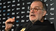 Bielsa convocó a una conferencia de prensa y crece la expectativa por su futuro en la selección de Uruguay