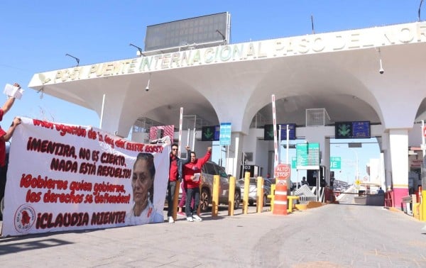 Maestros liberan las casetas del puente Paso del Norte