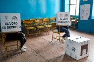 Cierran las urnas del referéndum en Ecuador y se inicia el escrutinio de votos