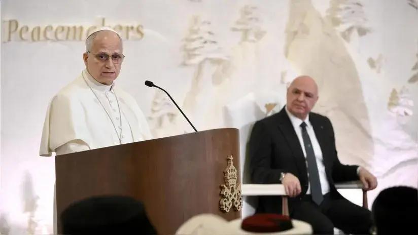 El papa León XIV pide a su llegada a Líbano "anteponer la paz a todo lo demás"