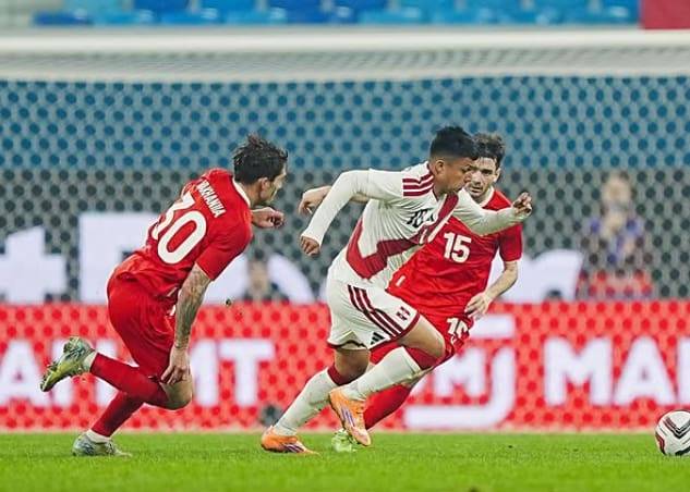 Con serios problemas en ambas porterías: Rusia y Perú igualaron en la antesala de sus duelos ante La Roja