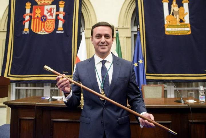 La UCO halló un sobre con 7.620 euros a nombre del expresidente de la Diputación de Almería y una tabla con “ingresos declarados y cobrados en efectivo”