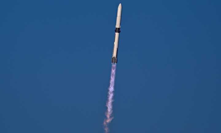 Blue Origin Launches NASA Mars Mission, Nails Booster Landing