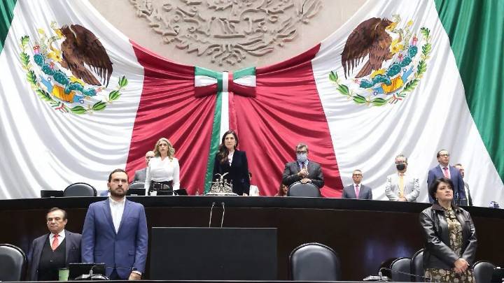 Diputados realizan minuto de silencio por crimen de ex alcalde de Zongolica y víctimas de feminicidio