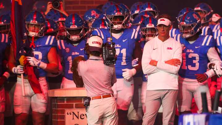 Should Lane Kiffin risk happiness at Ole Miss to come coach Florida?