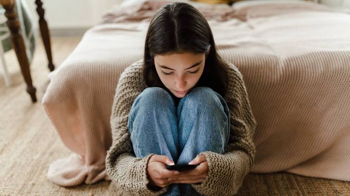 «Mi hijo no puede desconectar»: las señales que alertan sobre la dependencia digital infantil