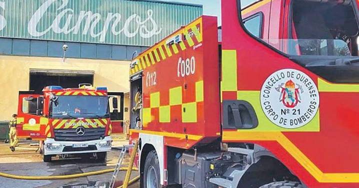 Rescatan a una persona en un incendio doméstico en Ourense