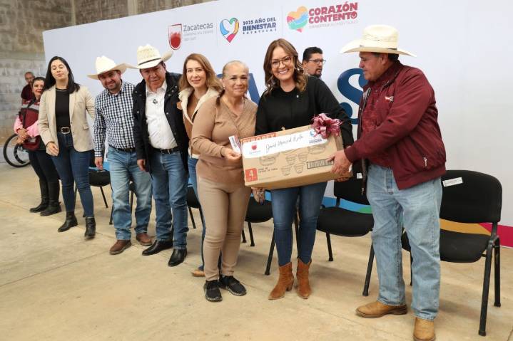 Acompaña Vero Díaz al gobernador DMA en las Posadas por el Bienestar