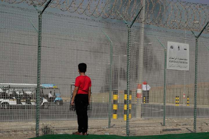 Indian fighter jet crashes at Dubai Air Show, killing pilot